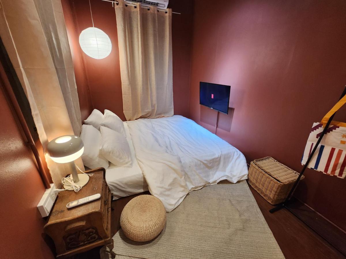 The Ordinary 8 Hostel Surat Thani Exterior photo