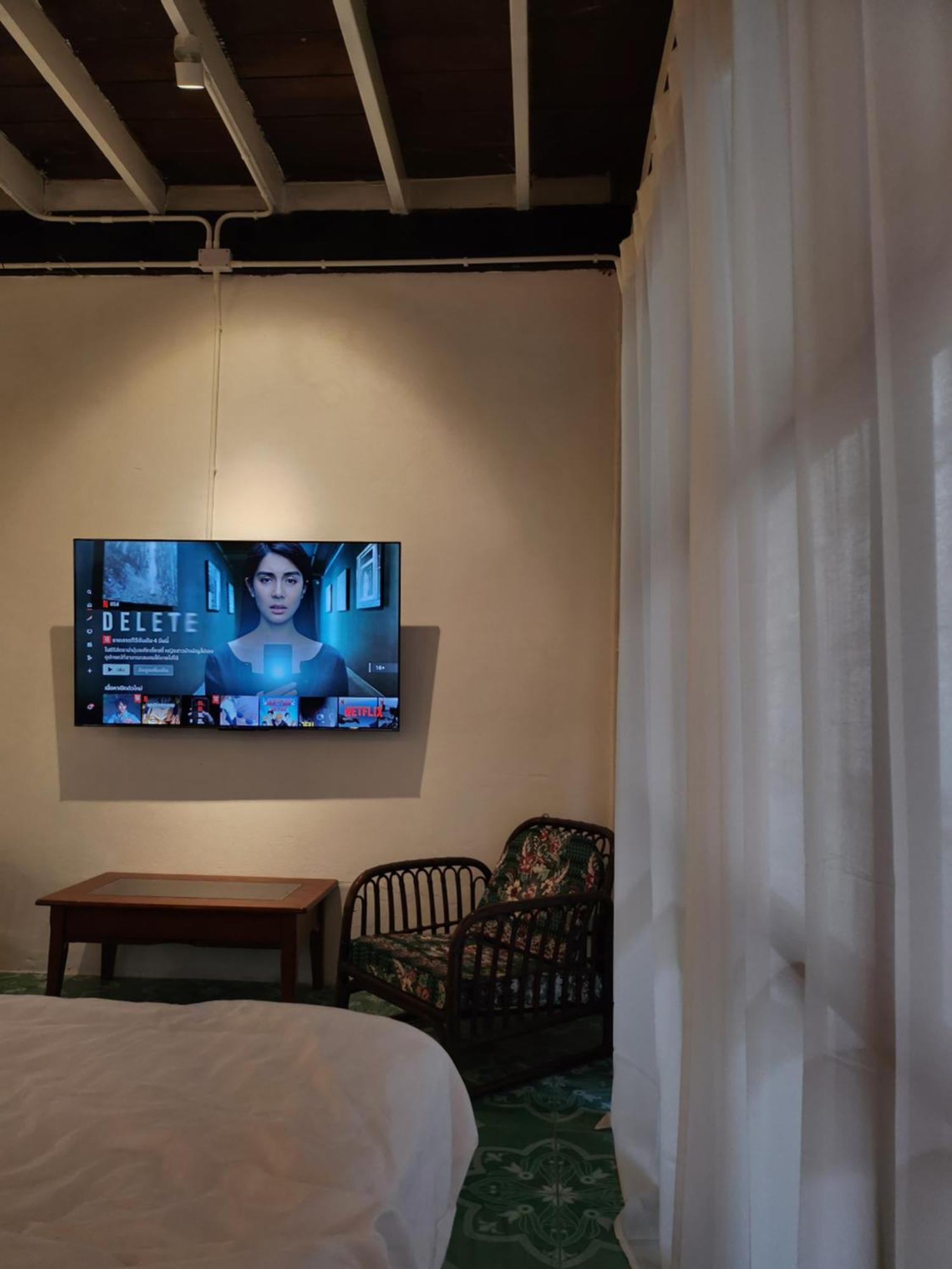 The Ordinary 8 Hostel Surat Thani Exterior photo