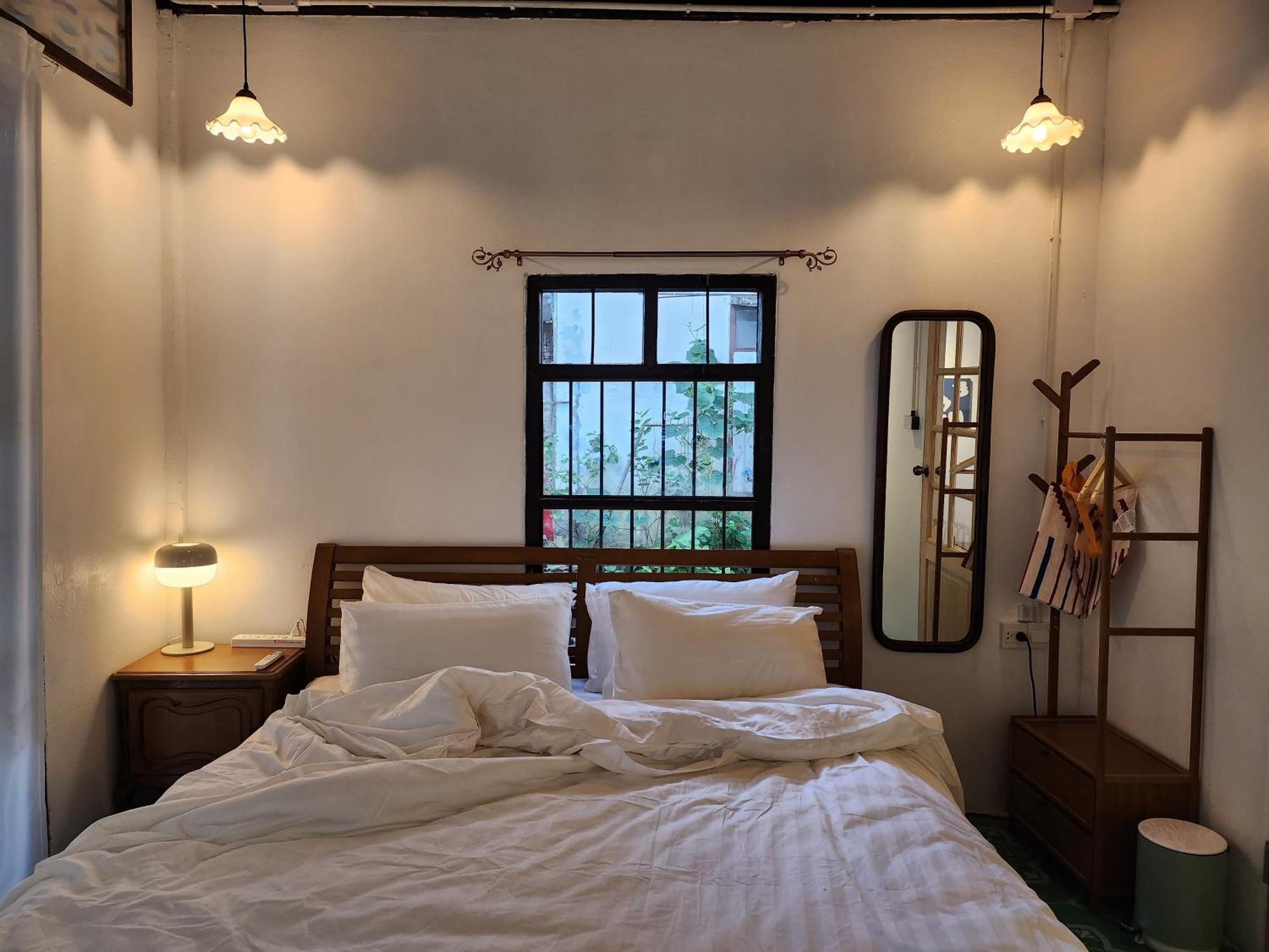 The Ordinary 8 Hostel Surat Thani Exterior photo