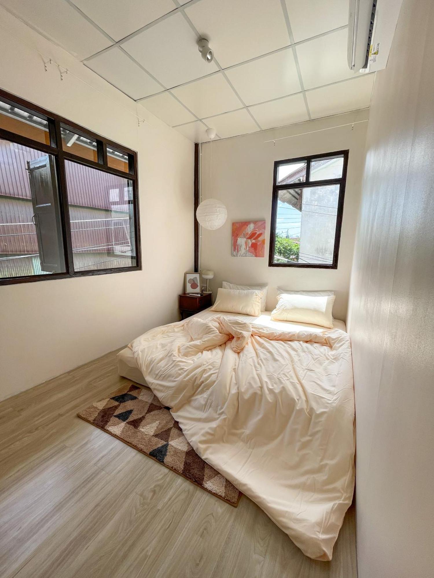 The Ordinary 8 Hostel Surat Thani Exterior photo