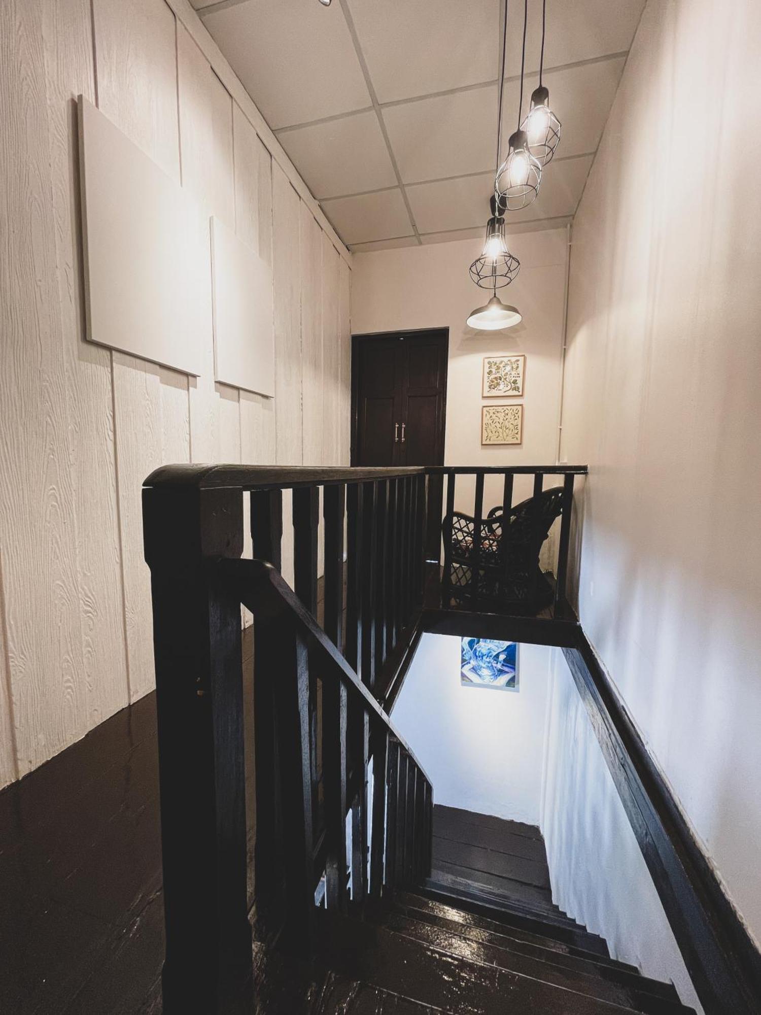 The Ordinary 8 Hostel Surat Thani Exterior photo
