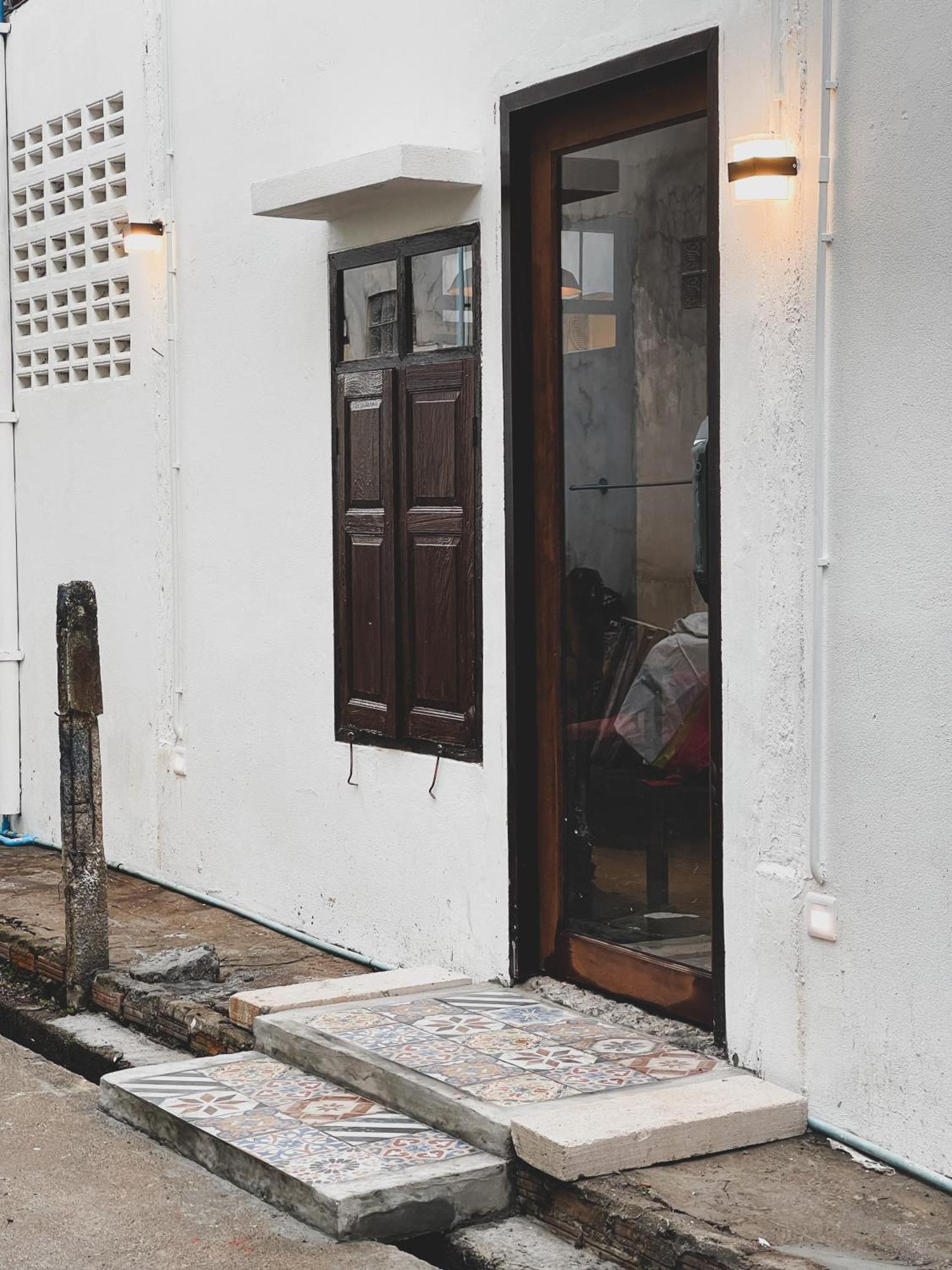 The Ordinary 8 Hostel Surat Thani Exterior photo