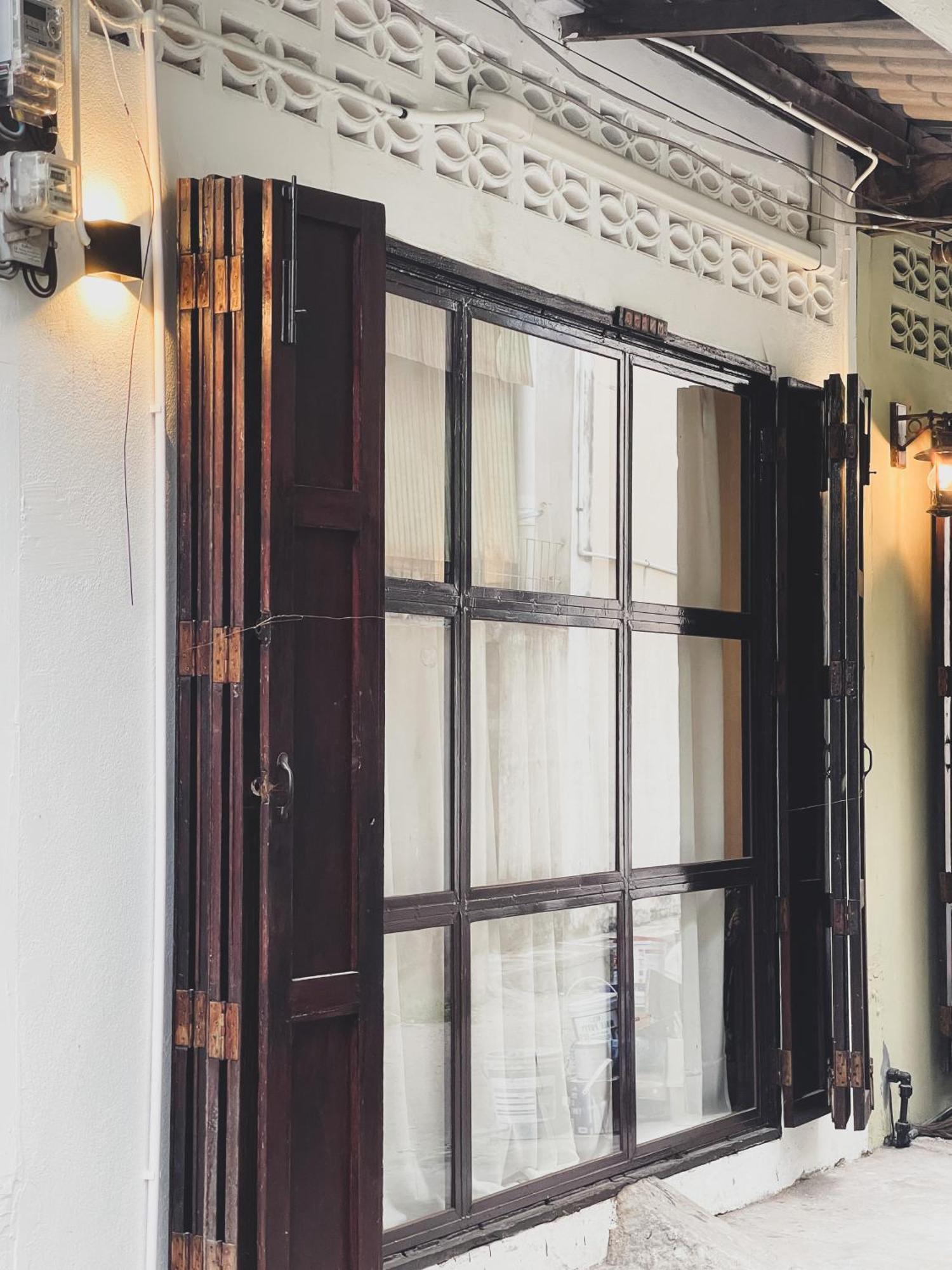The Ordinary 8 Hostel Surat Thani Exterior photo