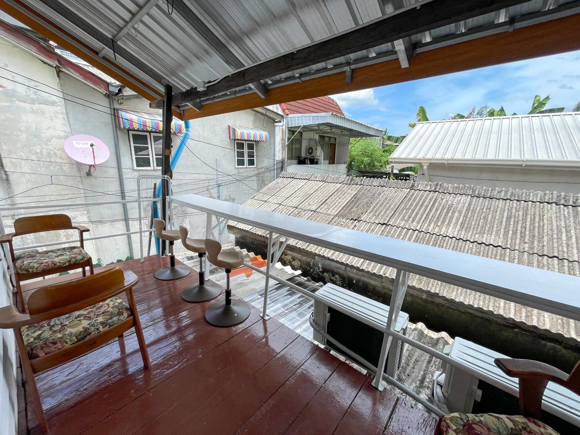The Ordinary 8 Hostel Surat Thani Exterior photo